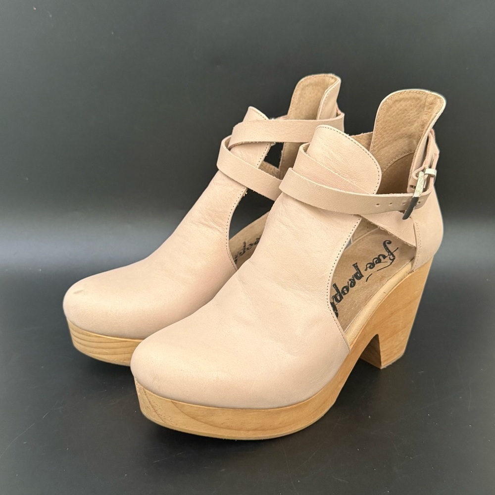 FREE PEOPLE Blush Pink Leather Cedar Clog Platform Chunky Wood Heel Sandals 37